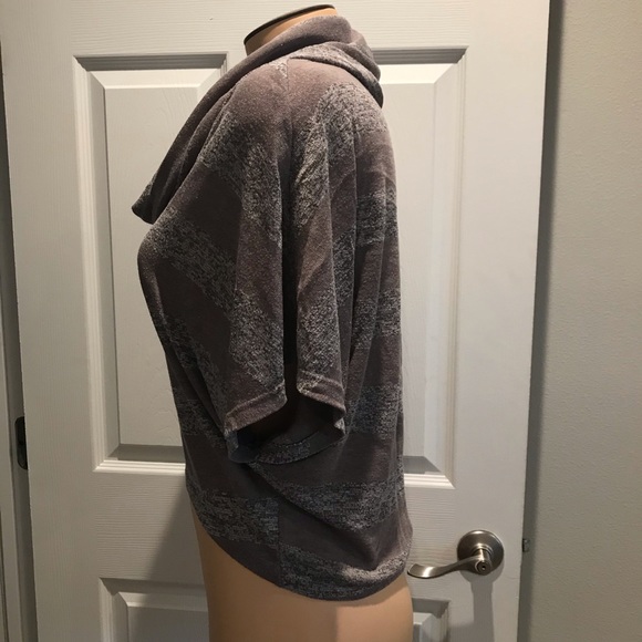 Blouse. - Picture 2 of 4